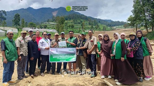 LAZ Persis Kota Bandung Salurkan Bantuan bagi Korban Longsor Cisarua