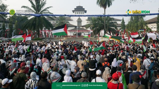 Umat Islam Bersatu - Palestina Merdeka Menggema di Kota Bandung