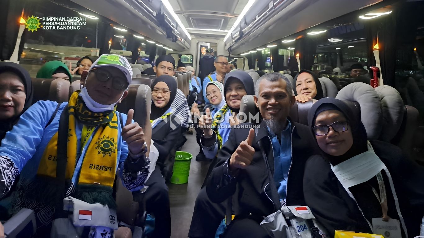 Tangis Haru Sambut Kepulangan Jamaah Haji KBIHU Persatuan Islam di GSGT PC. Persis Bojongloa Kaler